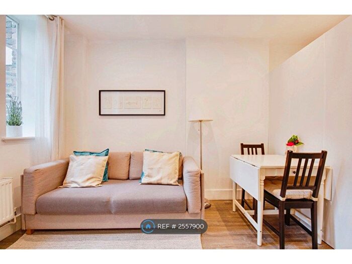 2 Bedroom Flat To Rent In Hillsborough Court, London, NW6