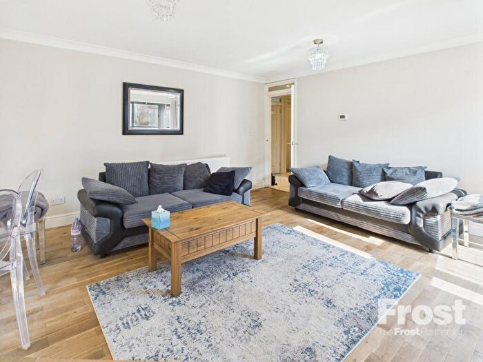 2 Bedroom Apartment To Rent In Sheet Street, Windsor, Berkshire, SL4