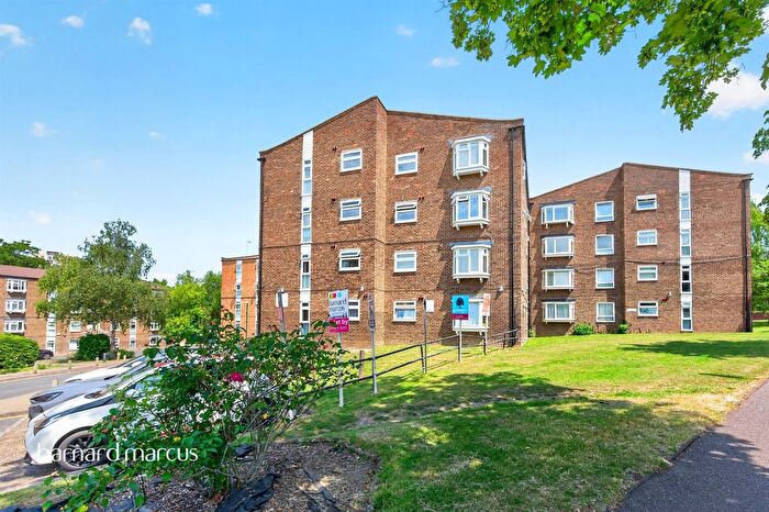 2 Bedroom Flat For Sale In Ambleside Gardens, Sutton, SM2