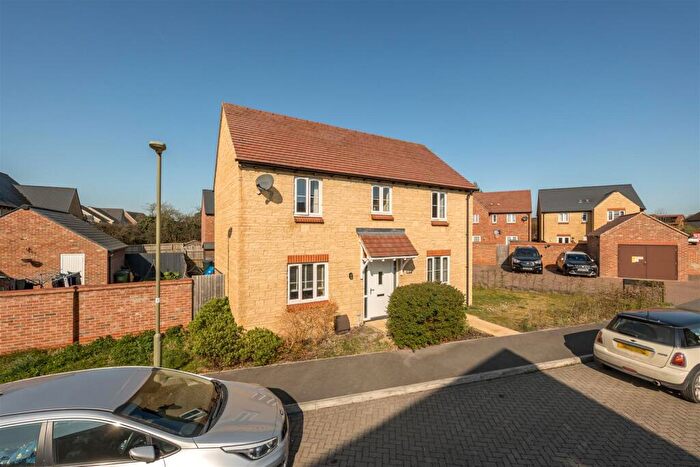 3 Bedroom Detached House For Sale In Willow Farm, Marcham, OX13