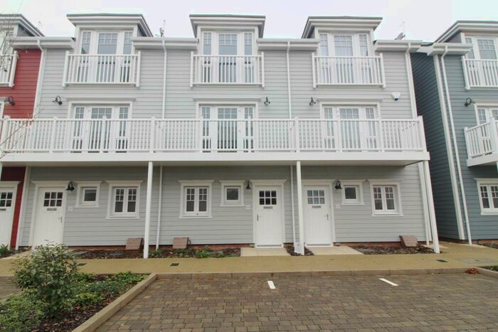 3 Bedroom Town House To Rent In Maine Street, Reading, RG2