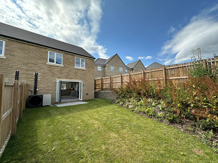 3 Bedroom Semi-Detached House To Rent In Old Farm Rise, Bradford, West Yorkshire, BD2