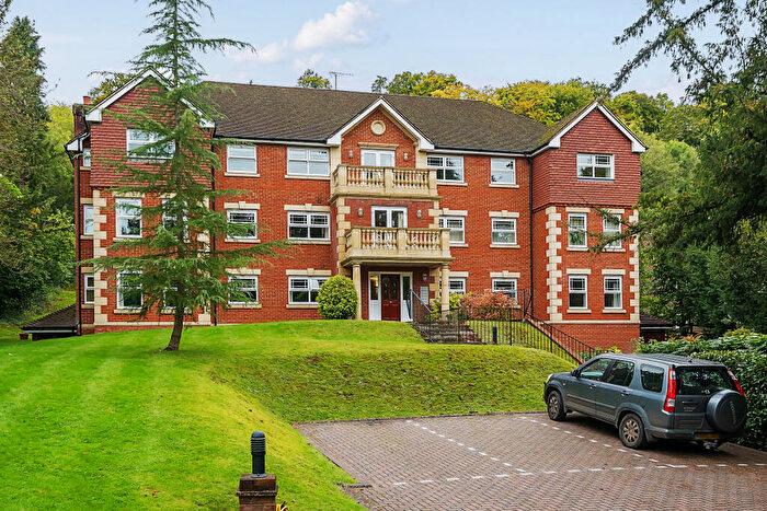 2 Bedroom Flat For Sale In Harestone Valley Road, Caterham, CR3