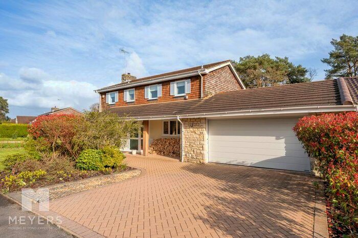 4 Bedroom Detached House For Sale In Grosvenor Close, Ashley Heath, Ringwood, BH24