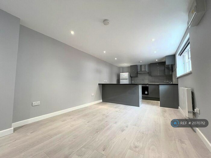 2 Bedroom Flat To Rent In House, London, E6