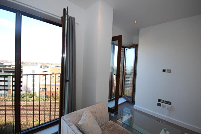 1 Bedroom Flat To Rent In Flat, Ziggurat House, Grosvenor Road, St. Albans, Hertfordshire, AL1