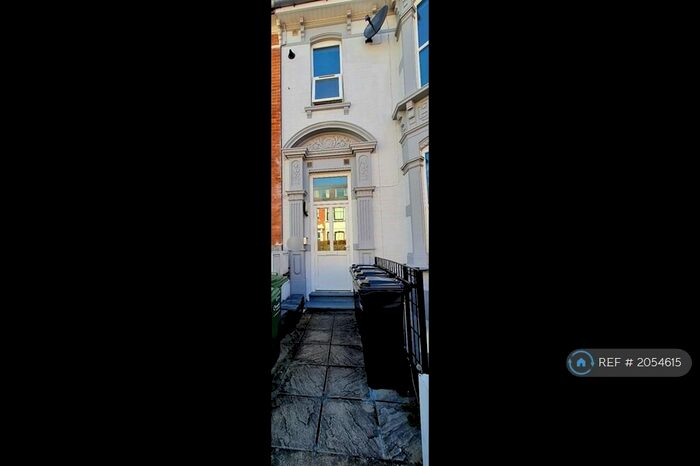 3 Bedroom Flat To Rent In St. Ronans Road, Portsmouth, PO4