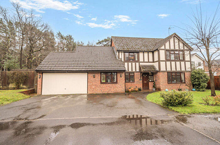 5 Bedroom Detached House For Sale In Hawkins Way, Fleet, Hampshire, GU52