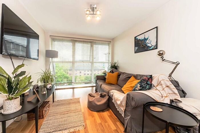 1 Bedroom Flat To Rent In Garratt Lane, Wandsworth, SW18
