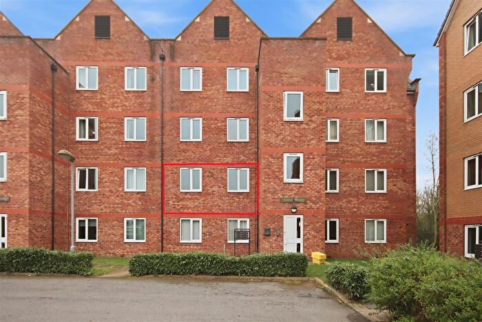 2 Bedroom Flat For Sale In Tapton Lock Hill, Tapton, Chesterfield, S41