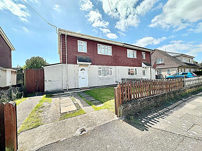 3 Bedroom Semi-Detached House To Rent In Blundell Place, Bedford, MK42