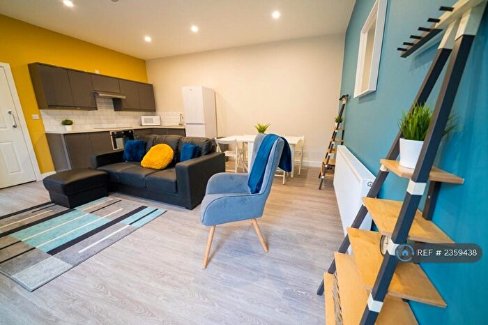 4 Bedroom Flat To Rent In West Street, Sheffield, S1