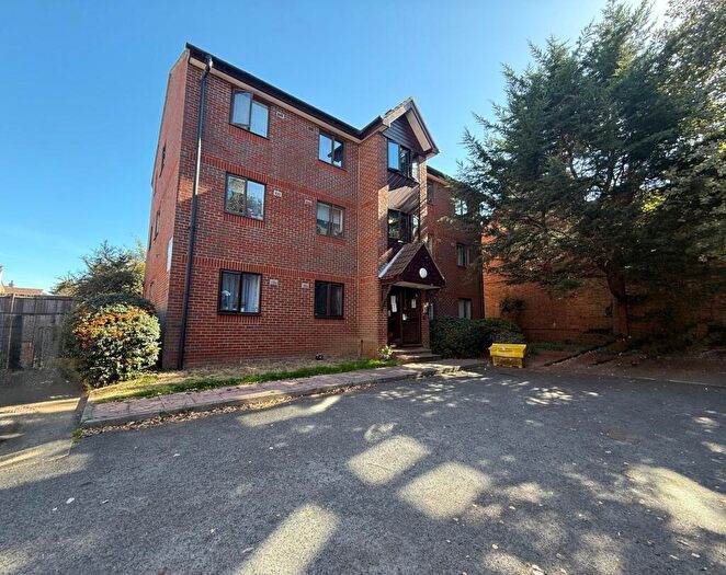 2 Bedroom Flat For Sale In Nightingale Court, Waldeck Road, Luton, LU3