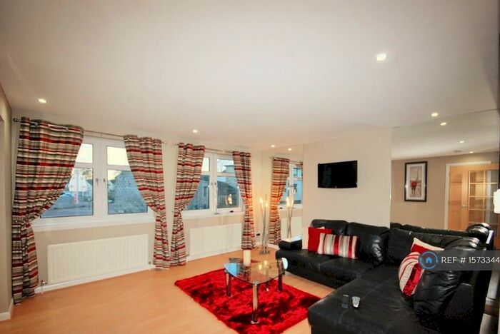 3 Bedroom Flat To Rent In Grandholm Crescent, Aberdeen, AB22