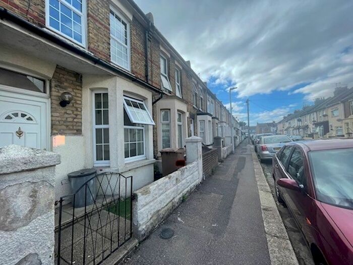 3 Bedroom Terraced House To Rent In May Road, Gillingham, Kent, ME7