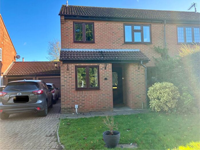 4 Bedroom Semi-Detached House To Rent In Acers, St Albans, AL2