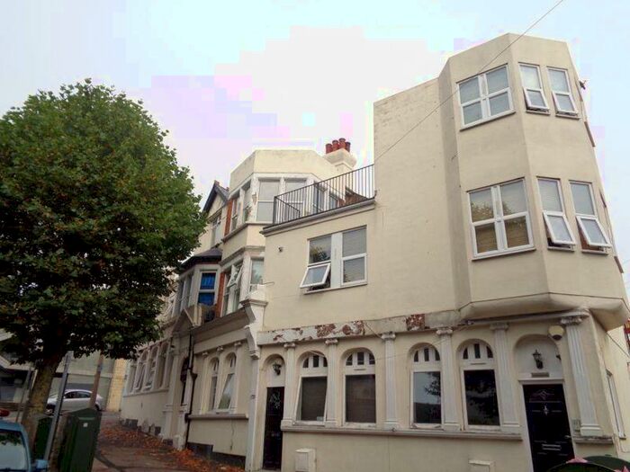 2 Bedroom Flat To Rent In Station Road, Westcliff-On-Sea, SS0