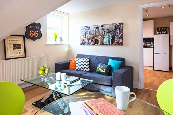 3 Bedroom Flat To Rent In Hyde Park Road, Leeds, LS6