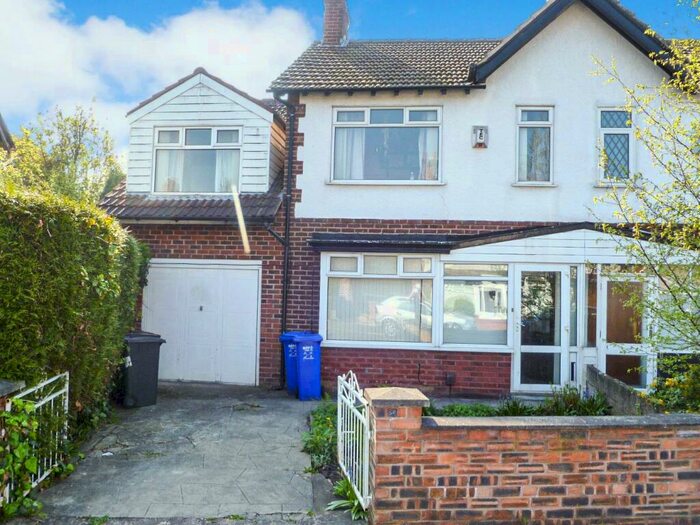 4 Bedroom Semi-Detached House To Rent In Edgeworth Drive, Fallowfield, M14