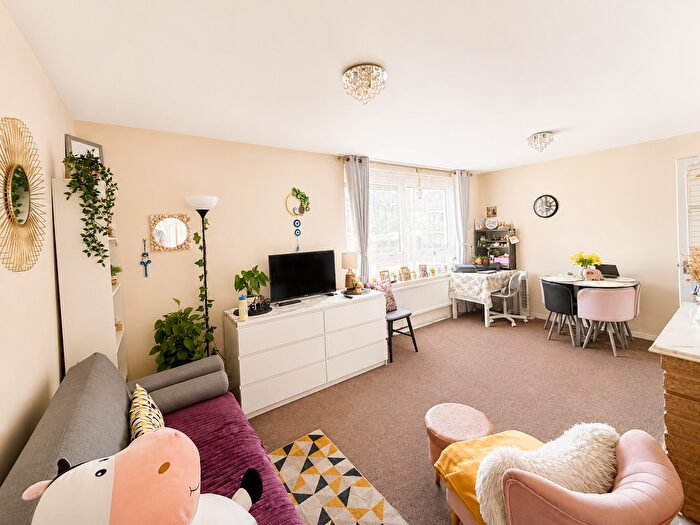1 Bedroom Flat For Sale In Pelham Court, Hemel Hempstead, Hertfordshire, HP2