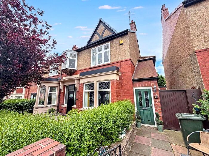 3 Bedroom Flat For Sale In Holly Avenue, Whitley Bay, NE26