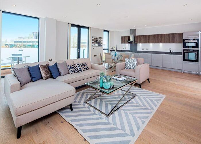 3 Bedroom Flat To Rent In Elder House, Quebec Way, SE16