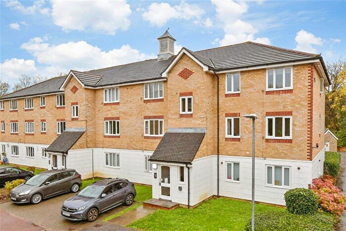 2 Bedroom Flat For Sale In Chipstead Close, Sutton, Surrey, SM2