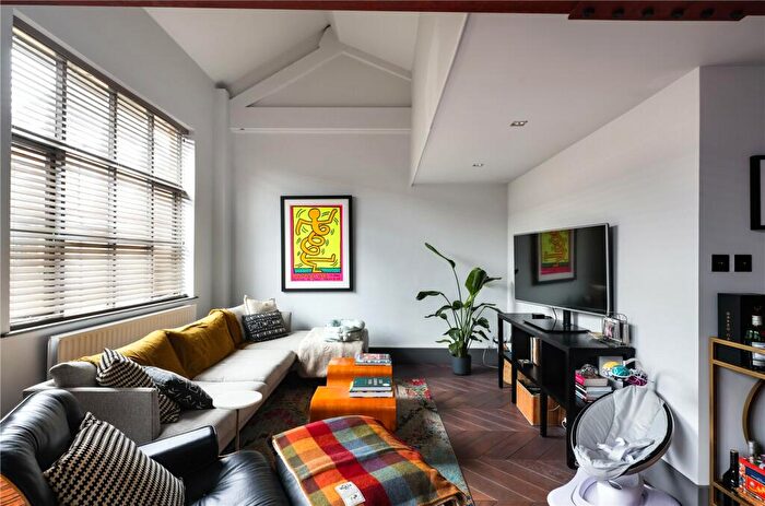 2 Bedroom Flat To Rent In Independent Place, London, E8