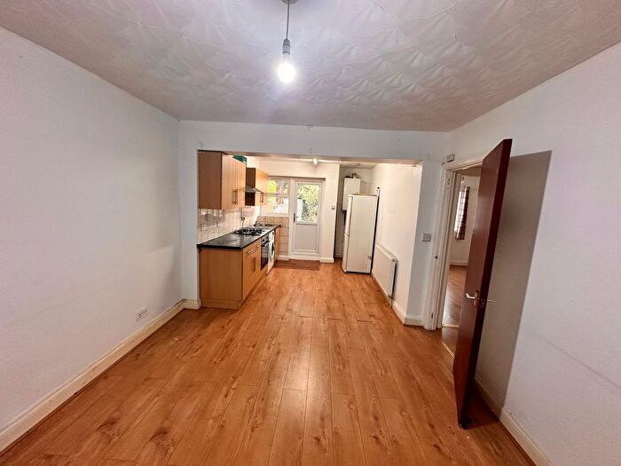 3 Bedroom Flat To Rent In Ley Street, Ilford, IG2