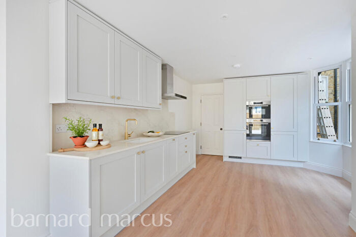 2 Bedroom Apartment To Rent In Hearnville Road, Balham, SW12