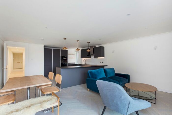 2 Bedroom Flat To Rent In William Morris Way, London, SW6