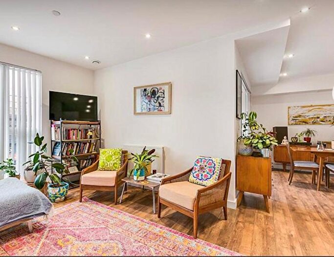 2 Bedroom Flat To Rent In London Lane, E8