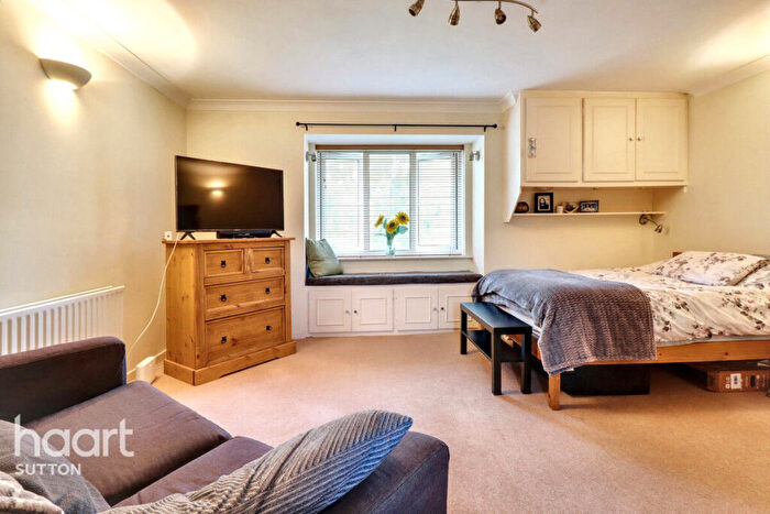 Studio For Sale In Westmoreland Drive, Sutton, SM2