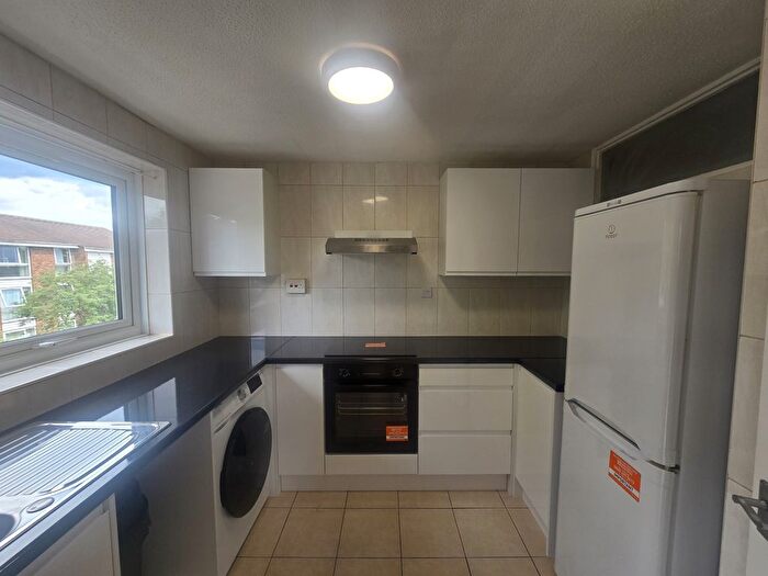 2 Bedroom Flat To Rent In Oakley Close, Isleworth, TW7