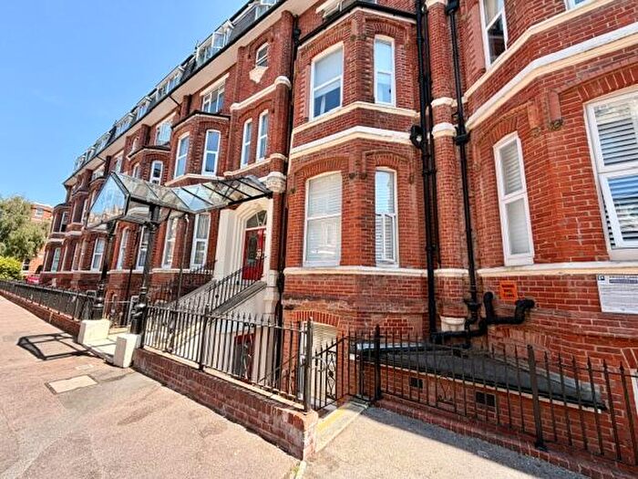 2 Bedroom Flat To Rent In Durley Gardens, Bournemouth, BH2