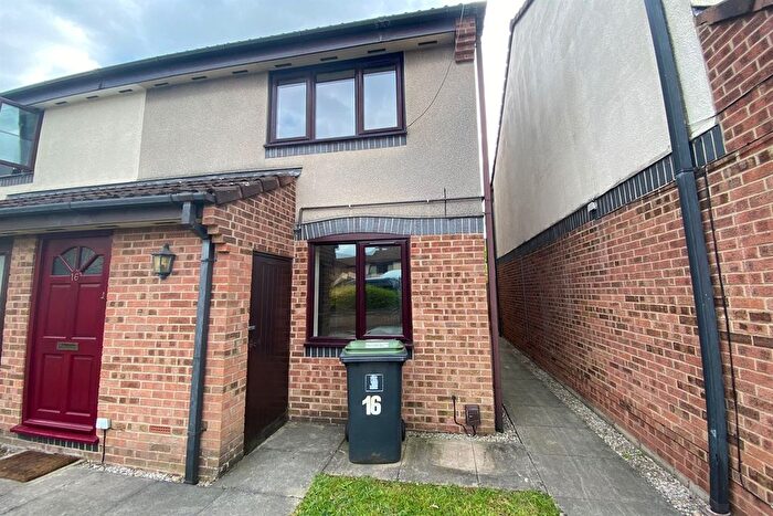 3 Bedroom Semi-Detached House To Rent In Eaton Close, Beeston, NG9