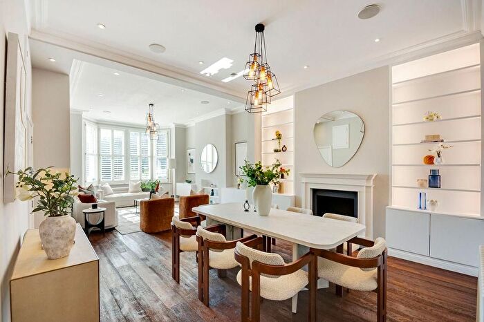 3 Bedroom Flat For Sale In Clapham Common North Side, SW4