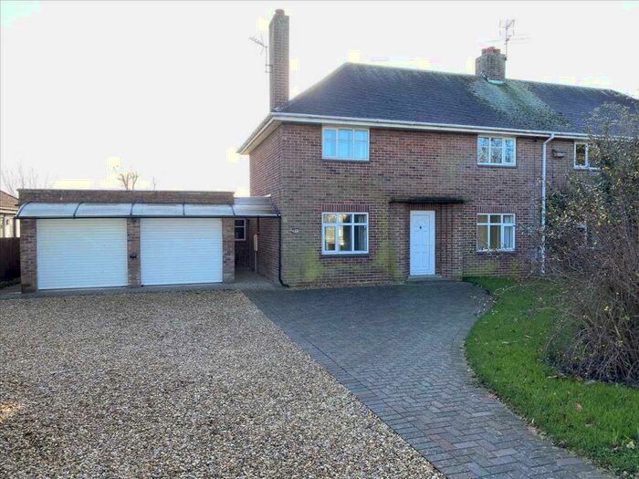 3 Bedroom Semi-Detached House To Rent In Grantham Road, Sleaford, NG34