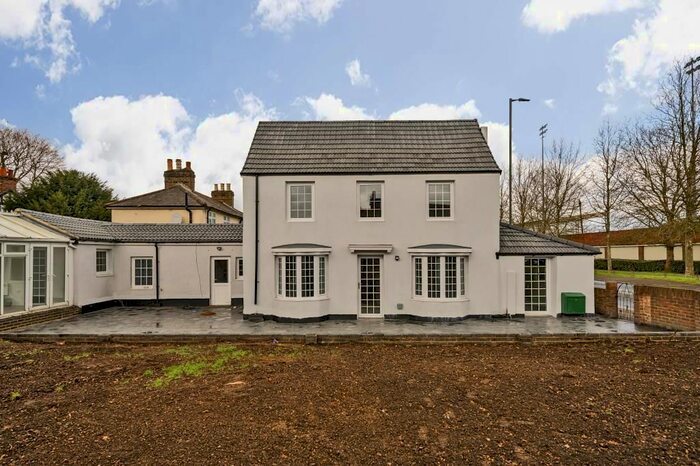 4 Bedroom Detached House To Rent In Sunbury-On-Thames, Surrey, TW16