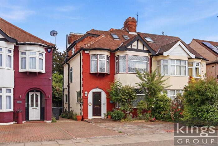 5 Bedroom Semi-Detached House For Sale In Ladysmith Road, Enfield, EN1