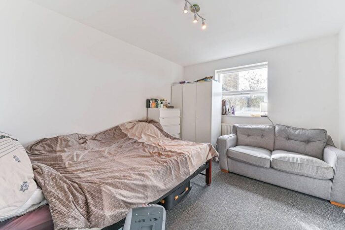 2 Bedroom Flat To Rent In Central Hill, Crystal Palace, London, SE19