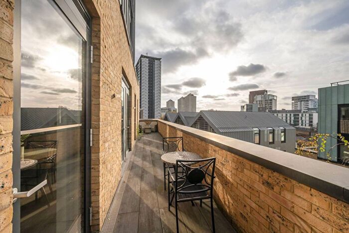 2 Bedroom Flat For Sale In Drapers Yard, Wandsworth Town, London, SW18