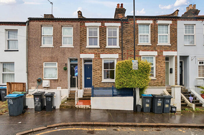 2 Bedroom Terraced House For Sale In Borough Hill, Croydon, CR0