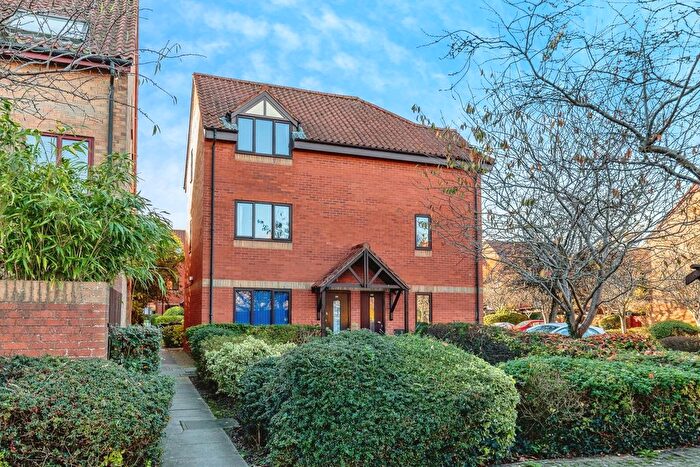 2 Bedroom Flat For Sale In Canada Way, Bristol, BS1