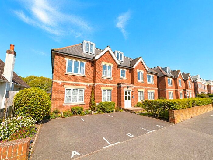 2 Bedroom Flat For Sale In Sandringham Lodge, High Street, Lee-On-The-Solent, PO13