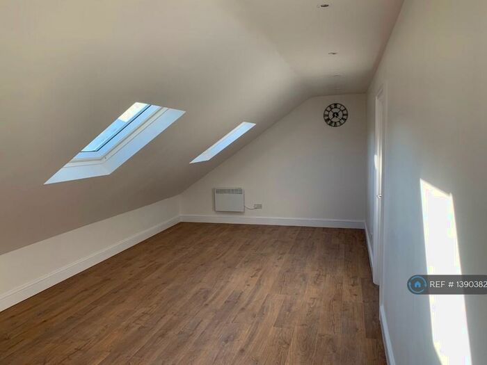 2 Bedroom Flat To Rent In Vicarage Lane, London, E15