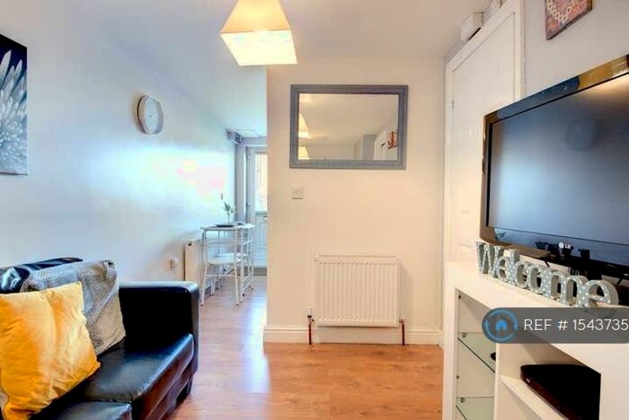 Studio To Rent In Carnaby Road, Sheffield, S6