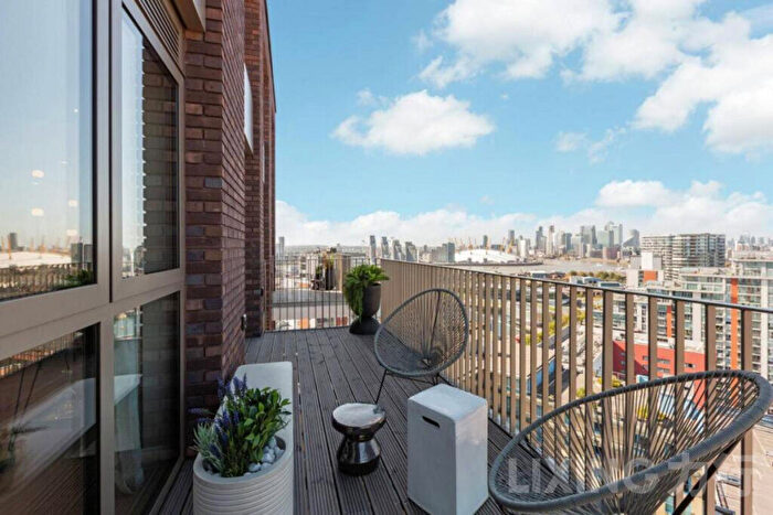 2 Bedroom Apartment For Sale In Queen's Cross Western Gateway, Custom House, E16