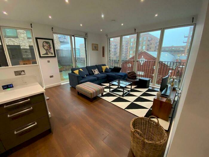 2 Bedroom Apartment To Rent In Baillie Apartments, Lock Side Way, Royal Victoria Dock, Excel, London, E16