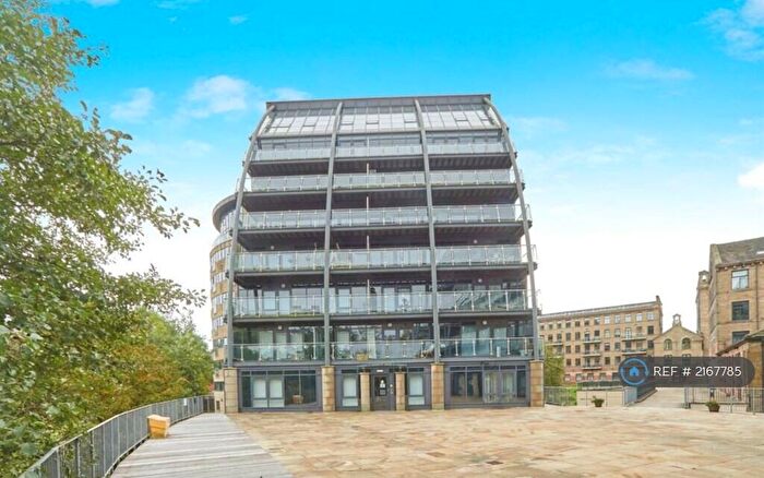 3 Bedroom Flat To Rent In Salts Mill Road, Shipley, BD17